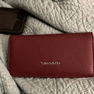 Euc Tahari Wallet